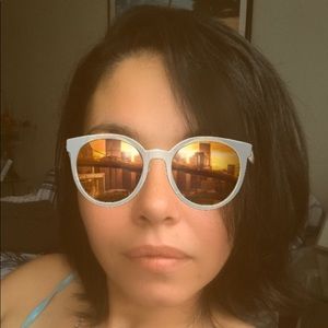 Meet your Posher, Julia